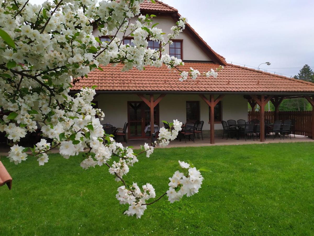 Penzion Rozmaryn Vsetin Exterior photo